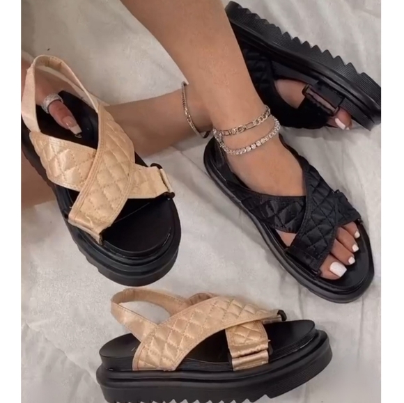 ππππππΎπππΏπ€Quilted Cross Over Strap Flat Black - Picture 9 of 11